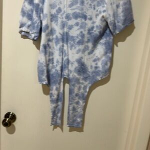 NWT blue tie dye short sleeve pullover with tie front